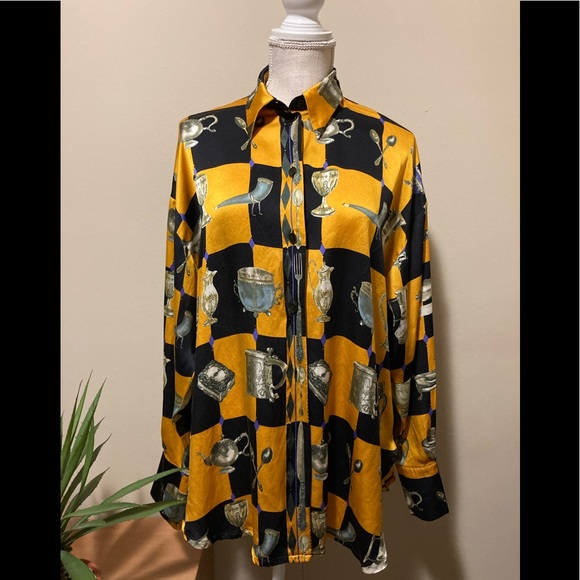 crisca Tops - Vintage Crisca silk blouse.